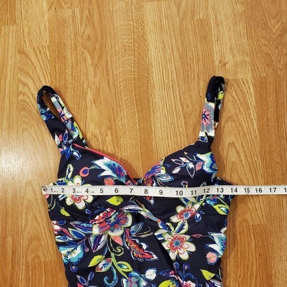 Anne Cole Holiday Twist-Front Underwire Tankini - Picture 8 of 12